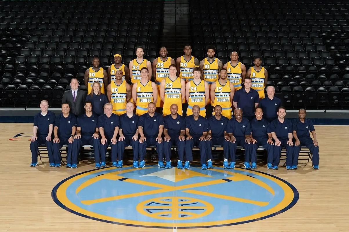 TA发布赛季前四分之一阶段球队评级：湖人第一档，勇士第三档（TA公布赛季前四分之一阶段球队分档：湖人居第一档，勇士列第三档）