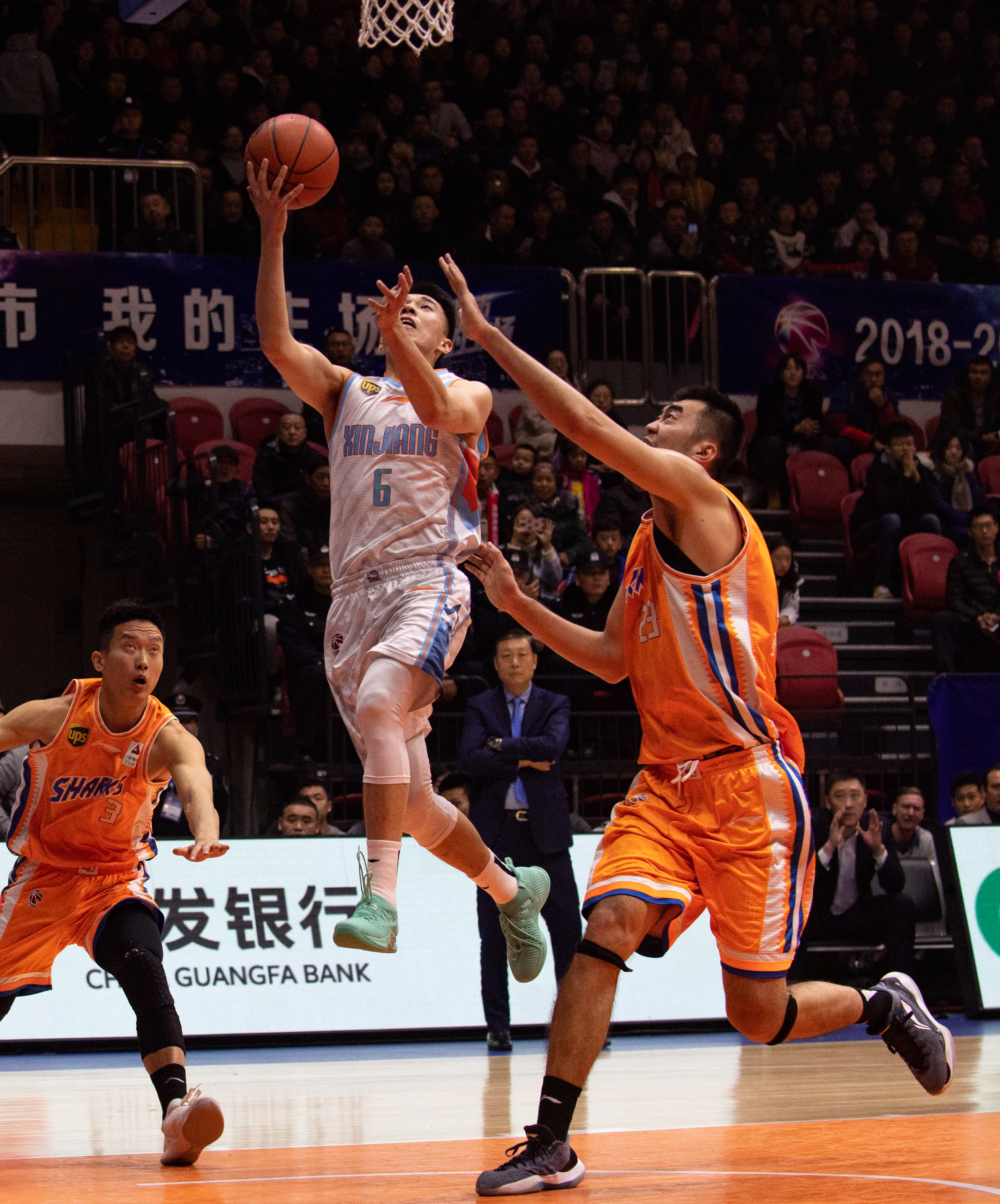 CBA：广东男篮客场险胜浙江（CBA：广东男篮客场惊险力克浙江）