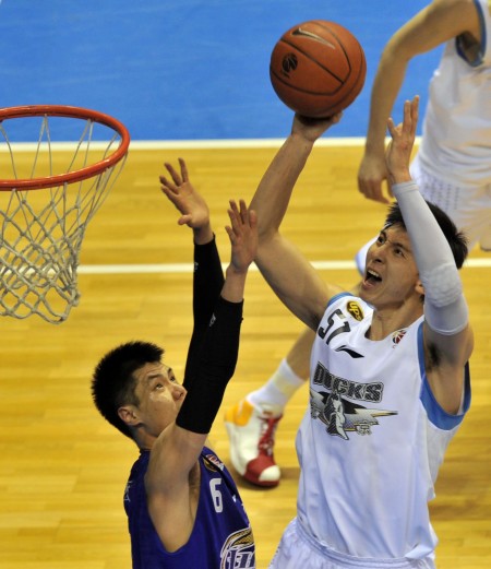 那不勒斯vs尤文：麦克托米奈首发，伊尔迪兹、小孔塞桑出战（那不勒斯对阵尤文：麦克托米奈先发，伊尔迪兹、小孔塞桑登场）