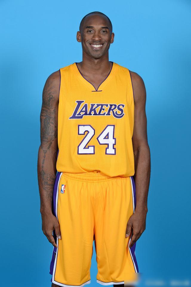 罗体：卢卡库本周末可能归队，预计意超杯半决赛踢米兰时复出（罗体报道：卢卡库周末有望归队，预计意超杯半决赛对阵米兰时复出）