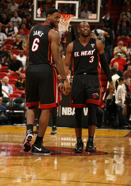 尴尬了！黄蜂关键时刻dnp鲍尔后打出26-8并赢下比赛（黄蜂关键时刻雪藏鲍尔，轰出26-8高潮并赢下比赛）